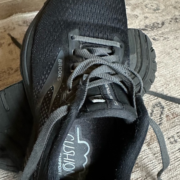Brooks adrenaline GTS 22 size 5 in great condition! - Picture 6 of 10